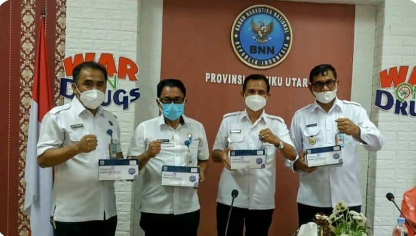 Penyerahan Alat Rapid Tes Antigen BNNP Maluku Utara dan Jajaran Penyerahan Alat Rapid Tes Antigen Kepada BNNP Maluku Utara dan Jajaran
